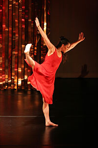 woman dancing on stage