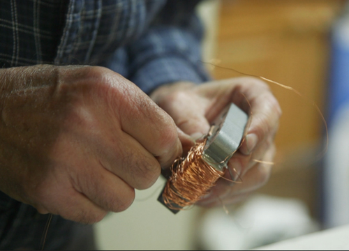 Carl Duzen handforming copper wire.